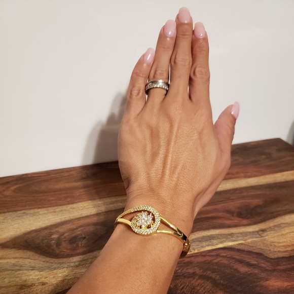 18K Gold Plated Swirl Bangle Bracelet - Picture 3 of 12